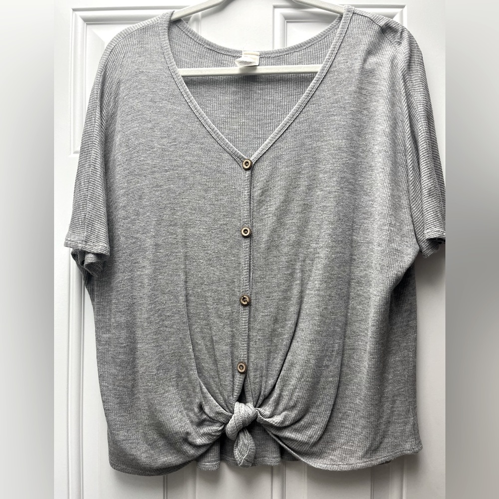 Medium short sleeve casual tie bottom top